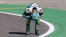 Pád Dennise Foggii v závodě Moto3 v rámci Velké ceny Algarve 2021