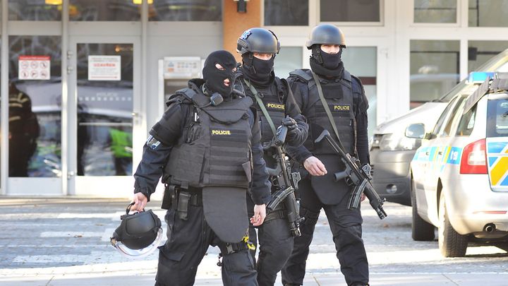 Švejdar o tragédii v Ostravě: Policie zatkla pět nebo šest lidí, na které seděl popis