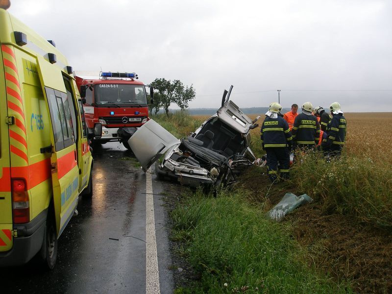Nehoda traktoru a osobního vozidla v Městci Králové