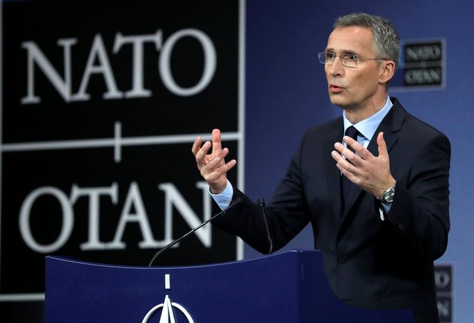 Generální tajemní NATO Jens Stoltenberg na schůzce ministrů zahraničí