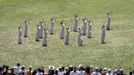 Actresses, playing the role of priestesses, take part in a dress rehearsal for the torch lighting ceremony of the London 2012 Olympic Games at the site of ancient Olympia in Greece May 9, 2012. The official lighting ceremony for the London Games will take place on May 10. REUTERS/Kevin Coombs (GREECE - Tags: SPORT OLYMPICS) Published: Kvě. 9, 2012, 10:21 dop.