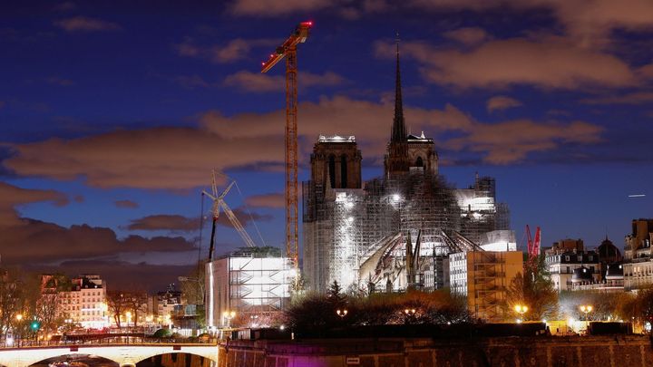 Jako sprintovat maraton. Notre-Dame zpustošený požárem znovu ožívá. Brzy otevře