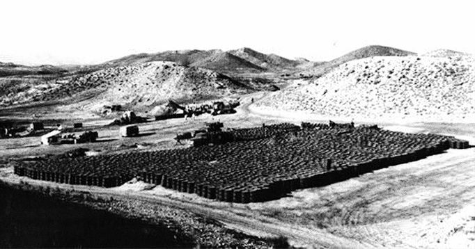 Barely kontaminované půdy ve španělském Palomares před tím, než je americká armáda odvezla do USA.