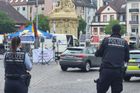 Útočník v německém Mannheimu zranil nožem několik lidí. Policie ho postřelila