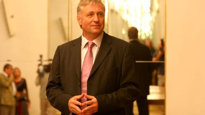 Premiér Mirek Topolánek dal před jednáním sněmovny záruky koaličním poslancům.