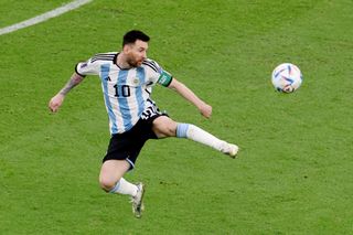 Lionel Messi v zápase MS 2022 Argentina - Mexiko.