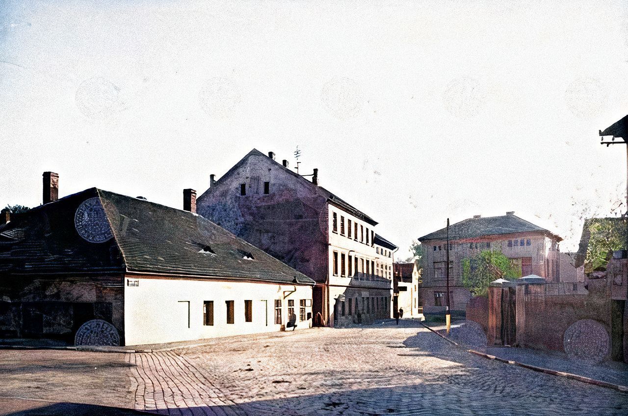 Tenkrát, Praha, historie, Domácí