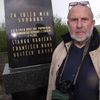 Josef Doškář u pomníku popravených vojáků v Rumburku