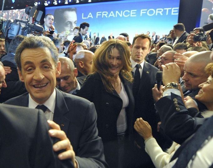 Francouzská první dáma Carla Bruni-Sarkozy přijela podpořit manžela do shromáždění v Marseille. 19. února 2012