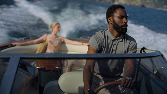 Hlavní roli v Tenetu ztvárnil John David Washington (vpravo).