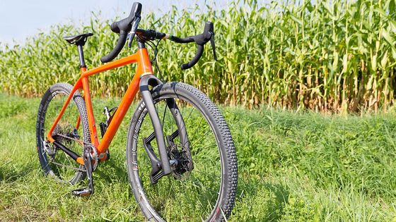 Vyzkoušeli jsme špičkový gravel bike: na polní cestě sviští hladce jako po asfaltu