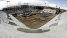 Červenec 2007: Stavba Edenu pokročila, tribuny ve Vršovicích rostou stejně jako víra fanoušků, že stadion se dokončí.