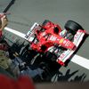 Michael Schumacher a členové týmu Ferrari slaví triumf v GP Evropy 2004 na Nürburgringu.