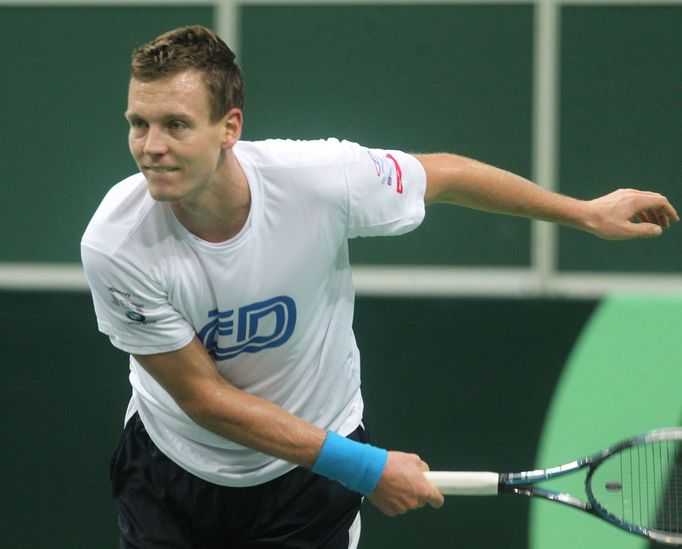 Český tenista Tomáš Berdych při tréninku v O2 aréně před finále Davis Cupu 2012.