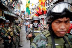 Duterte znovu posílá filipínské policisty do války proti drogám. Jděte do háje, vzkázal kritikům
