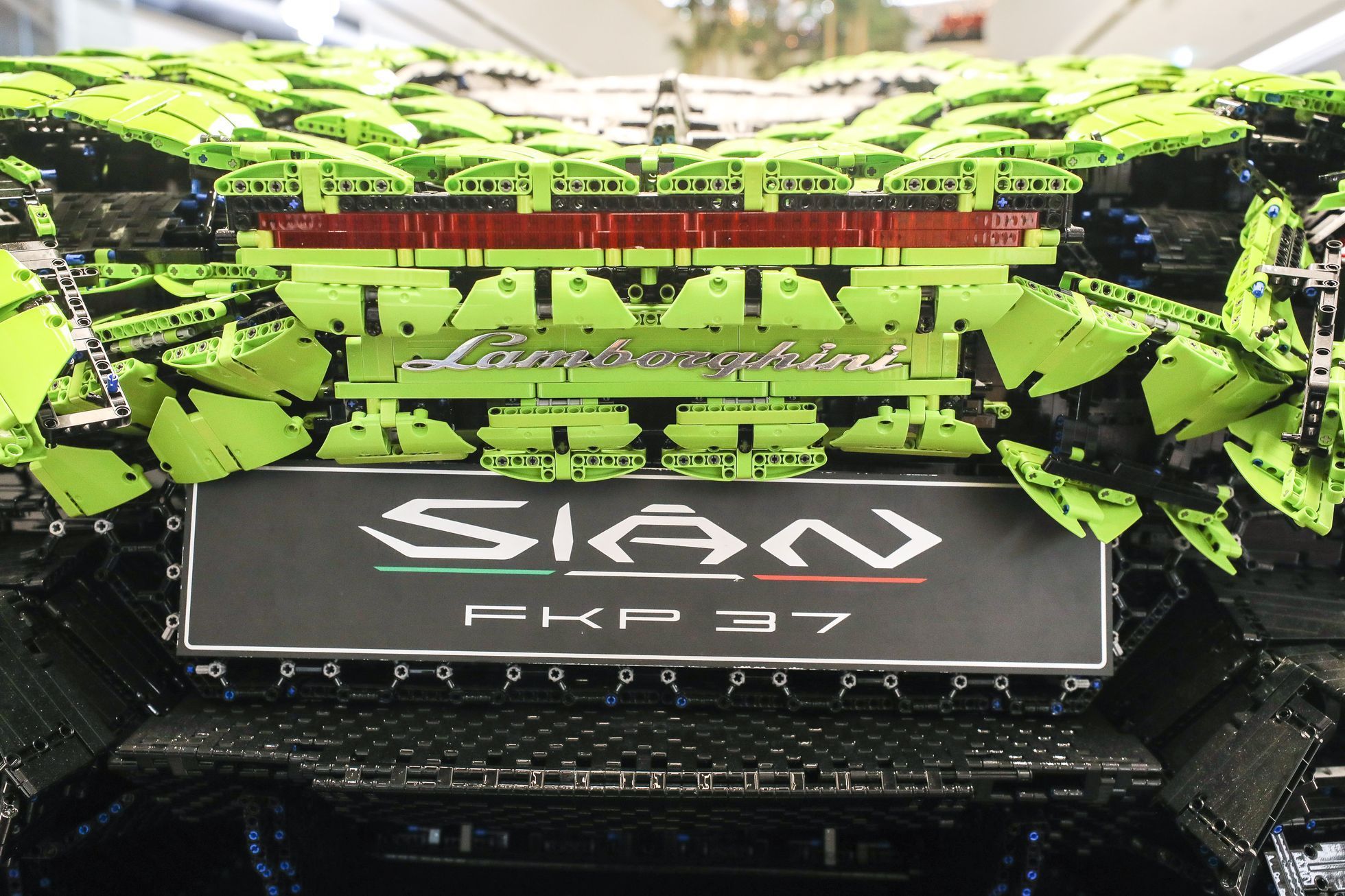Lamborghini Sian z Lega v Obchodním centru Chodov