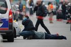 Fotky: Paříž v šoku. Charlie Hebdo zemřel, volali vrazi