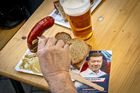 Buřty, pivo, politika (mítink hnutí SPD).