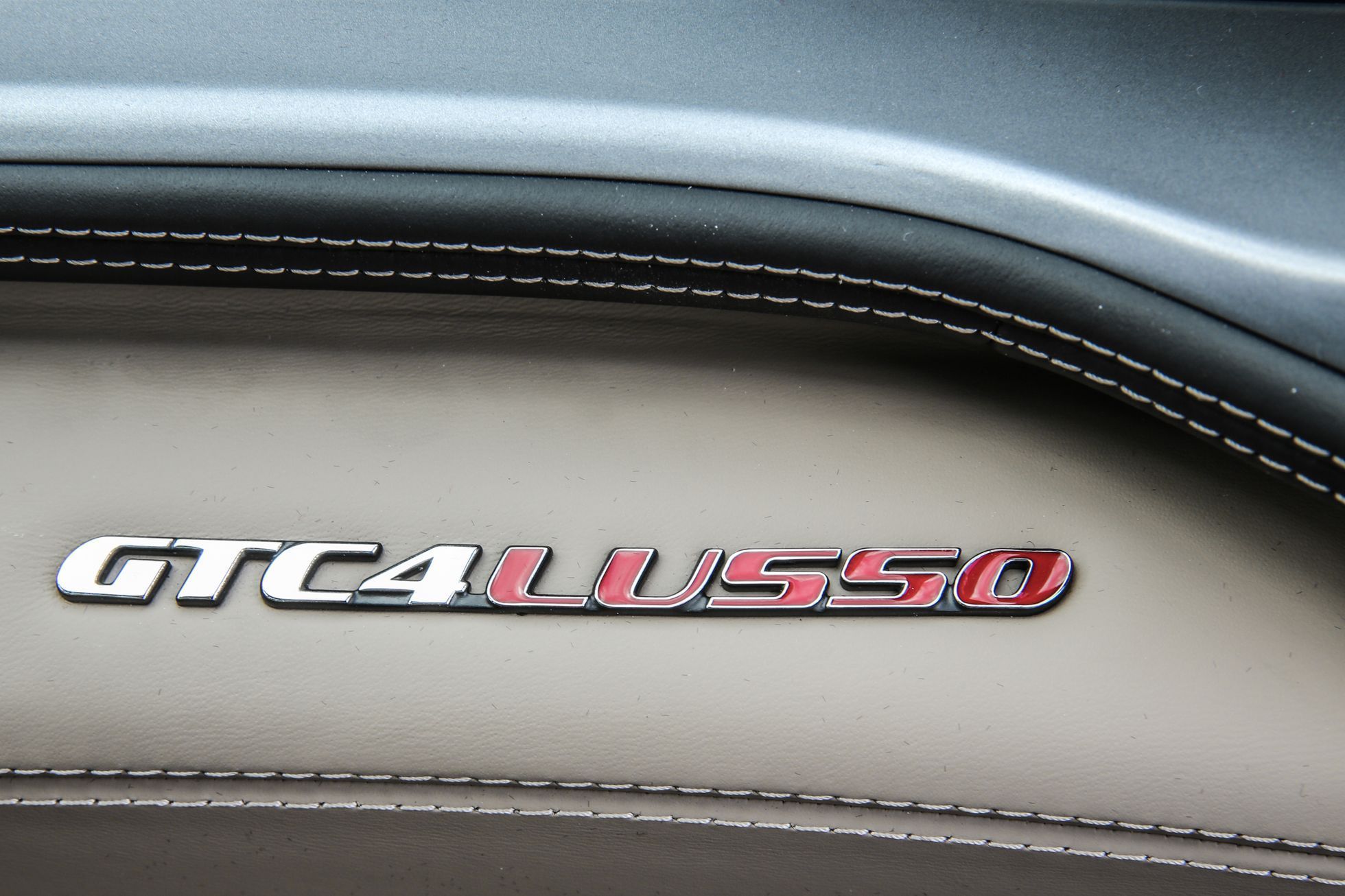 Ferrari GTC4Lusso 23