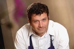 Michelinský kuchař kritizoval žluté vesty. Žháři pak jeho restauraci dvakrát zapálili