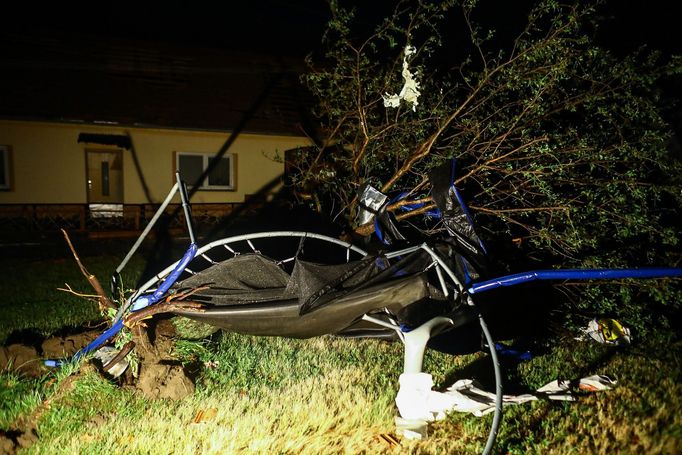 Obec Hrušky na Břeclavsku v noci ze čtvrtka na pátek.