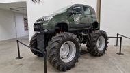 Na Fiat Panda 4x4 přestavěný v roce 2012 na monster truck si dnes možná ještě leckdo vzpomene. A ano, i tento vůz je v muzeu k vidění. Italská automobilka ho postavila proto, aby propagoval tehdy novou Pandu s pohonem všech kol.