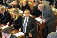 Czech lawmakers approve draft 2014 budget