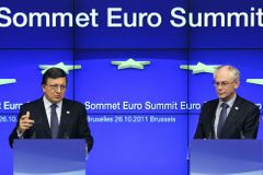 Ohlasy na summit EU: Odvrácení katastrofy i krok do tmy