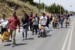 Řecká policie podezírá 30 lidí z nevládní organizace z pašování migrantů