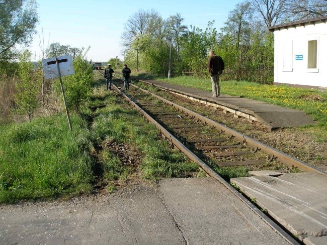 Vlak za sebou táhl osobní vůz čtvrt kilometru