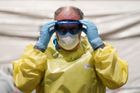 Léto zpomalí pandemii, věří vědci. Virus se nejvíc šíří v chladu a nízké vlhkosti