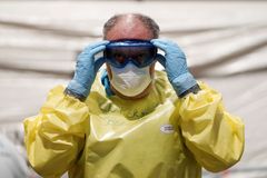 Léto zpomalí pandemii, věří vědci. Virus se nejvíc šíří v chladu a nízké vlhkosti