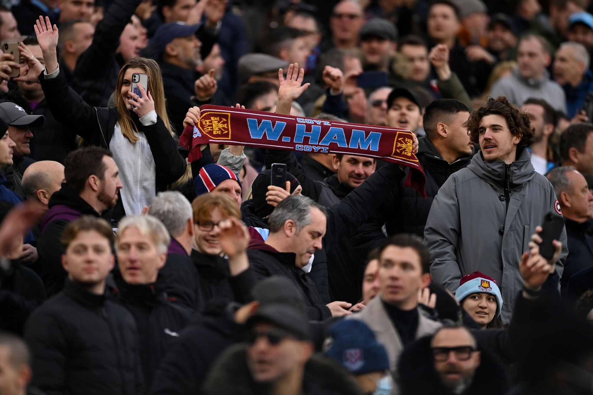 fotbal, anglická liga 2021/2022, Premier League - West Ham United v Chelsea, fanoušci West Hamu