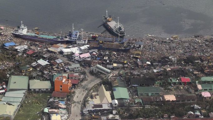 Obrazem: Zkáza na Filipínách. Zničené město, 10 tisíc mrtvých