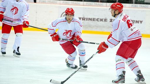 Český hokejista Martin Podešva v dresu klubu HC Oceláři Třinec.