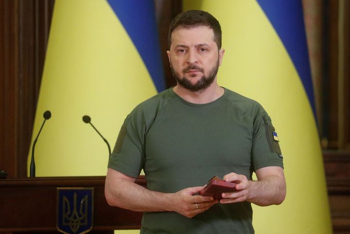 Ukrajinský prezident Volodymyr Zelenskyj na tiskové konferenci v Kyjevě v dubnu 2022