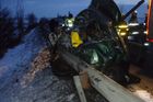 Led na silnici zabíjel: při nehodě zemřel muž