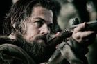 Leonardo DiCaprio útočí v dramatu Zmrtvýchvstání na vytouženého Oscara