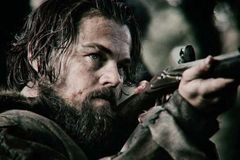 Leonardo DiCaprio útočí v dramatu Zmrtvýchvstání na vytouženého Oscara