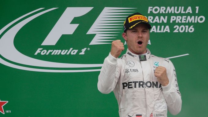 Nico Rosberg slaví triumf v Monze.