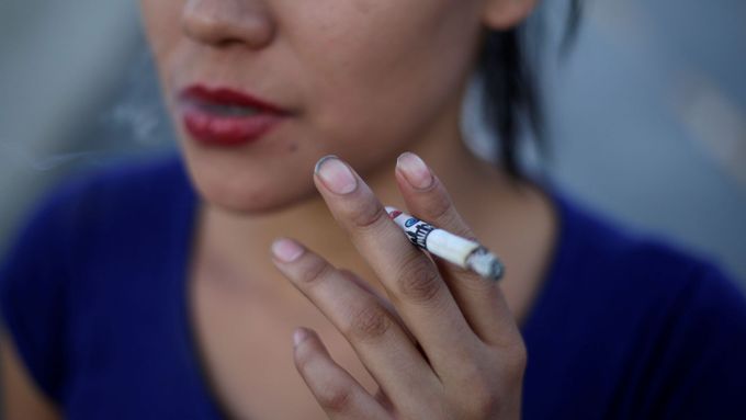 Ústavní soud zrušil několik pasáží protikuřáckého zákona. V restauracích zákaz kouření dál platí