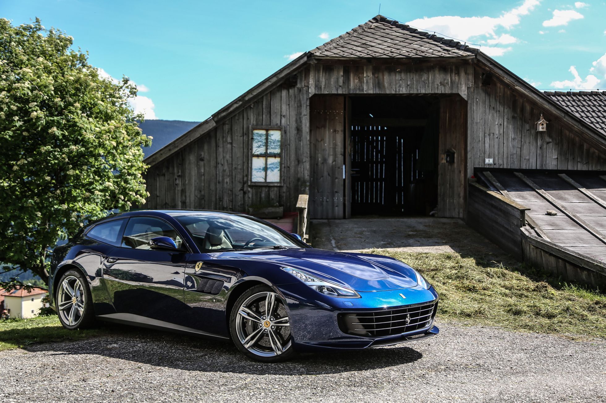 Ferrari GTC4Lusso 1