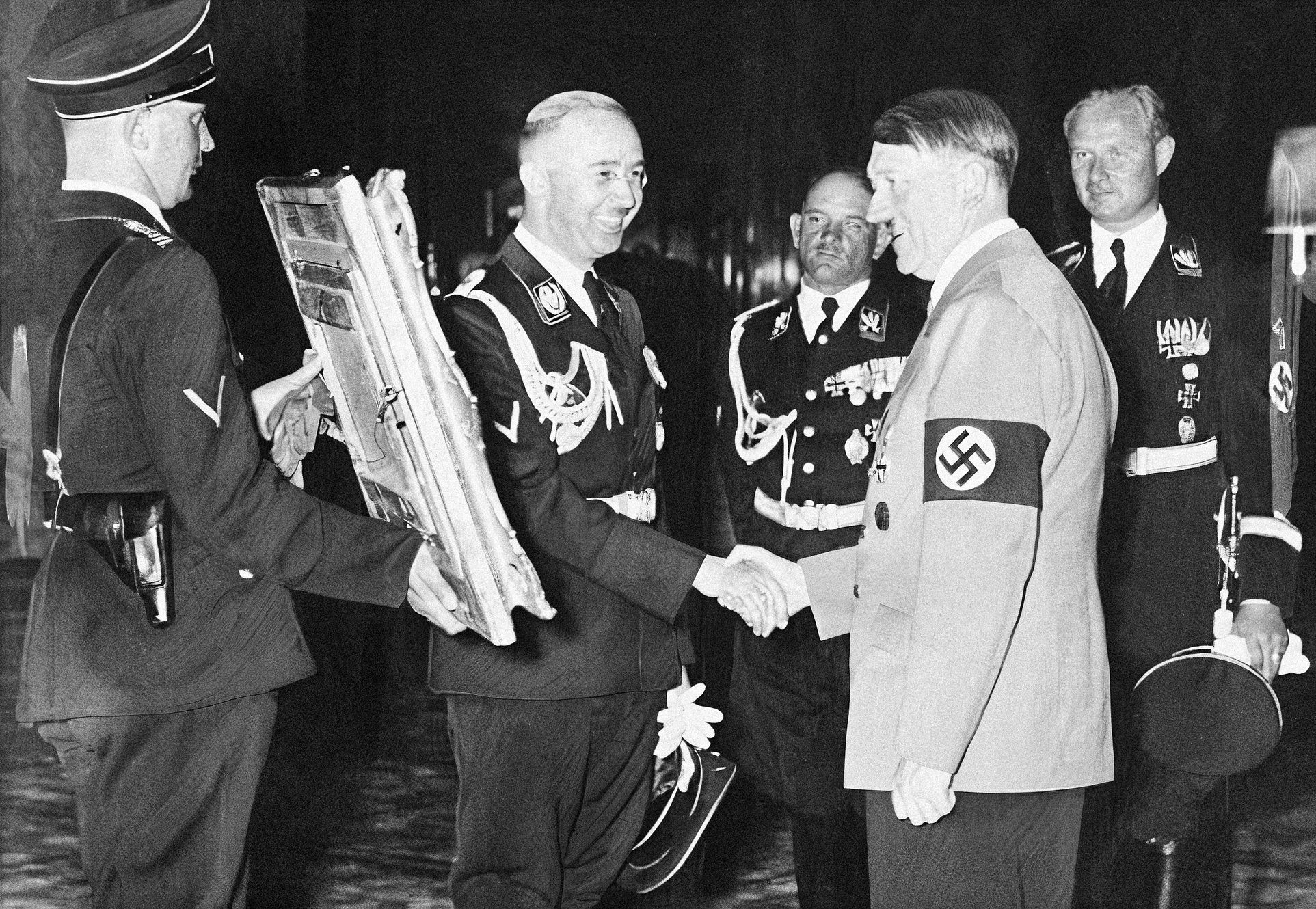 Jednorázové užití / Fotogalerie / 75 let od sebevraždy HH / Bund