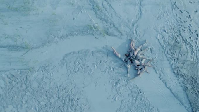 Videoklip k titulní písni Infinite Dance natočil Štěpán FOK Vodrážka s tanečním souborem 420people.