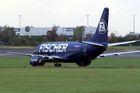 Bývalý král cestovek Fischer chce po Česku miliardy za to, že jeho letadla roky chátrala na ranveji