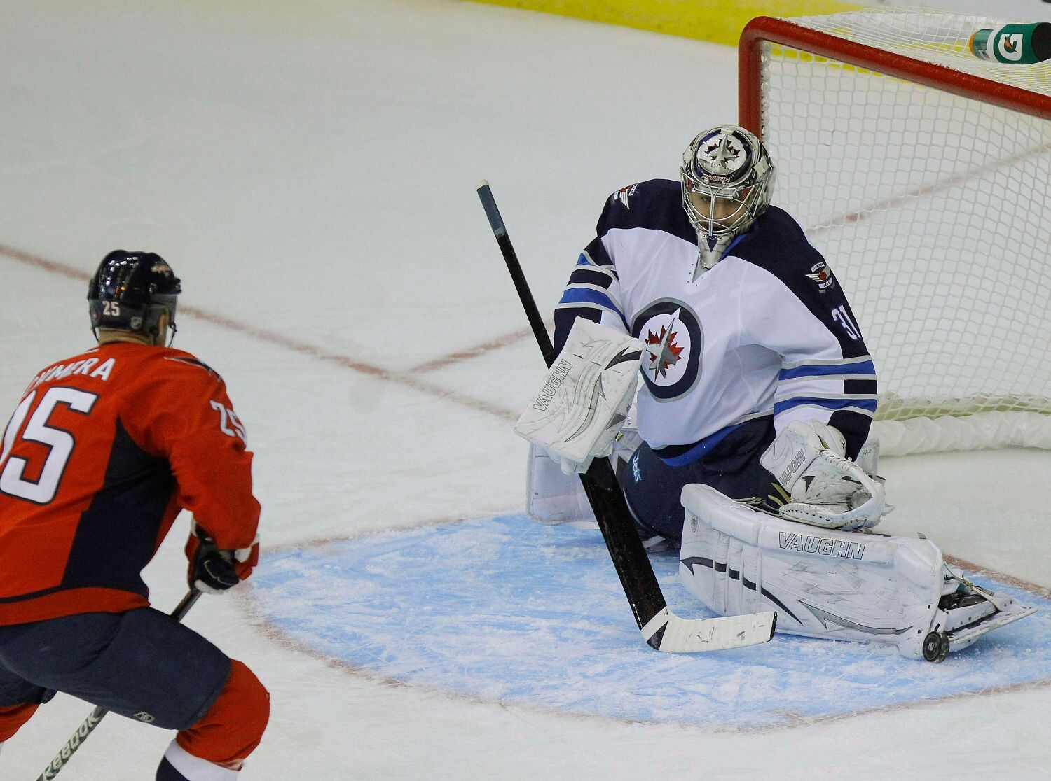 NHL, Washington Capitals - Winnipeg Jets: Jason Chimera - Ondřej Pavelec
