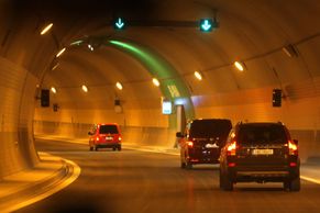 FOTO První auta v Blance. Tak ožívá tunel za 36 miliard