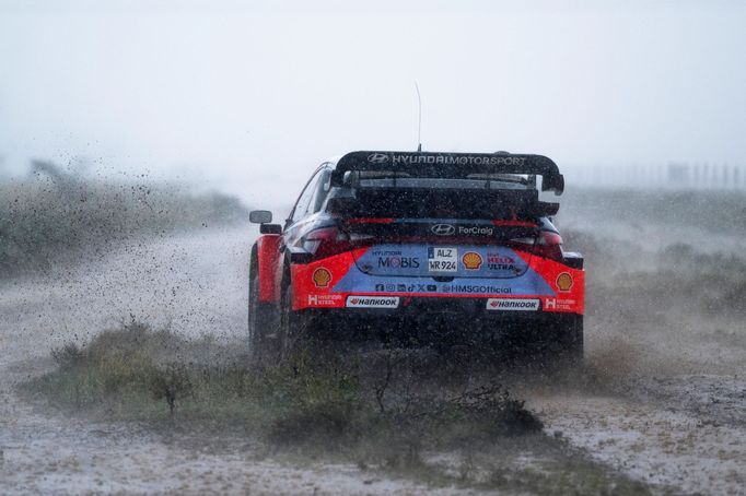 Thierry Neuville v Hyundai na trati Rallye Safari 2025