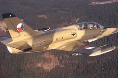 Francouzský Mirage se v Litvě srazil s Albatrosem