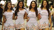 Krásné hostesky jsou ale každý závod k vidění také například kolem boxů Force India.